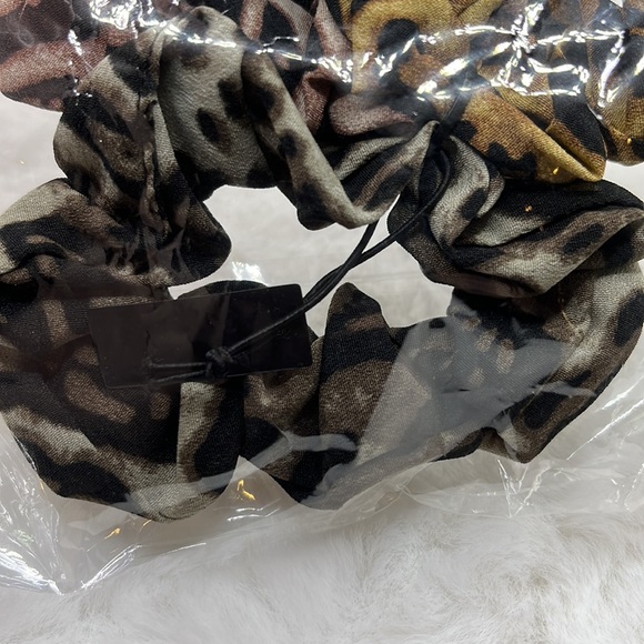 4/$25 nOir Jewelry Ombré Leopard Scrunchies - 3 pack - Picture 2 of 4
